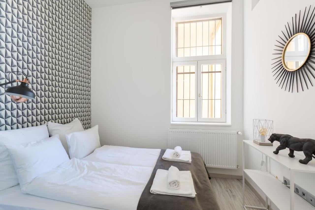 Designer Apartment On The Budapest Broadway With 2Br And Ac Ngoại thất bức ảnh